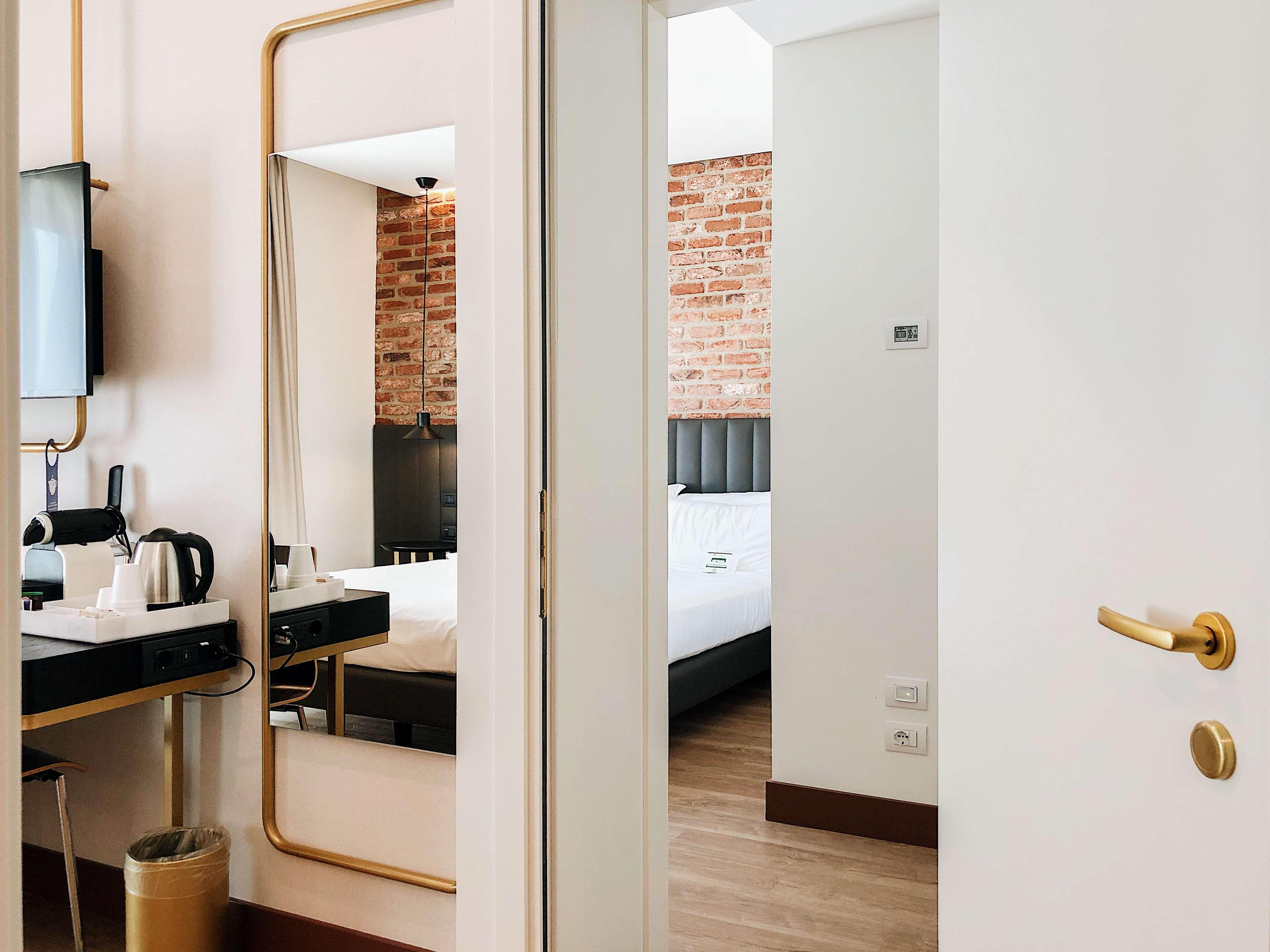Western Tritone Hotel