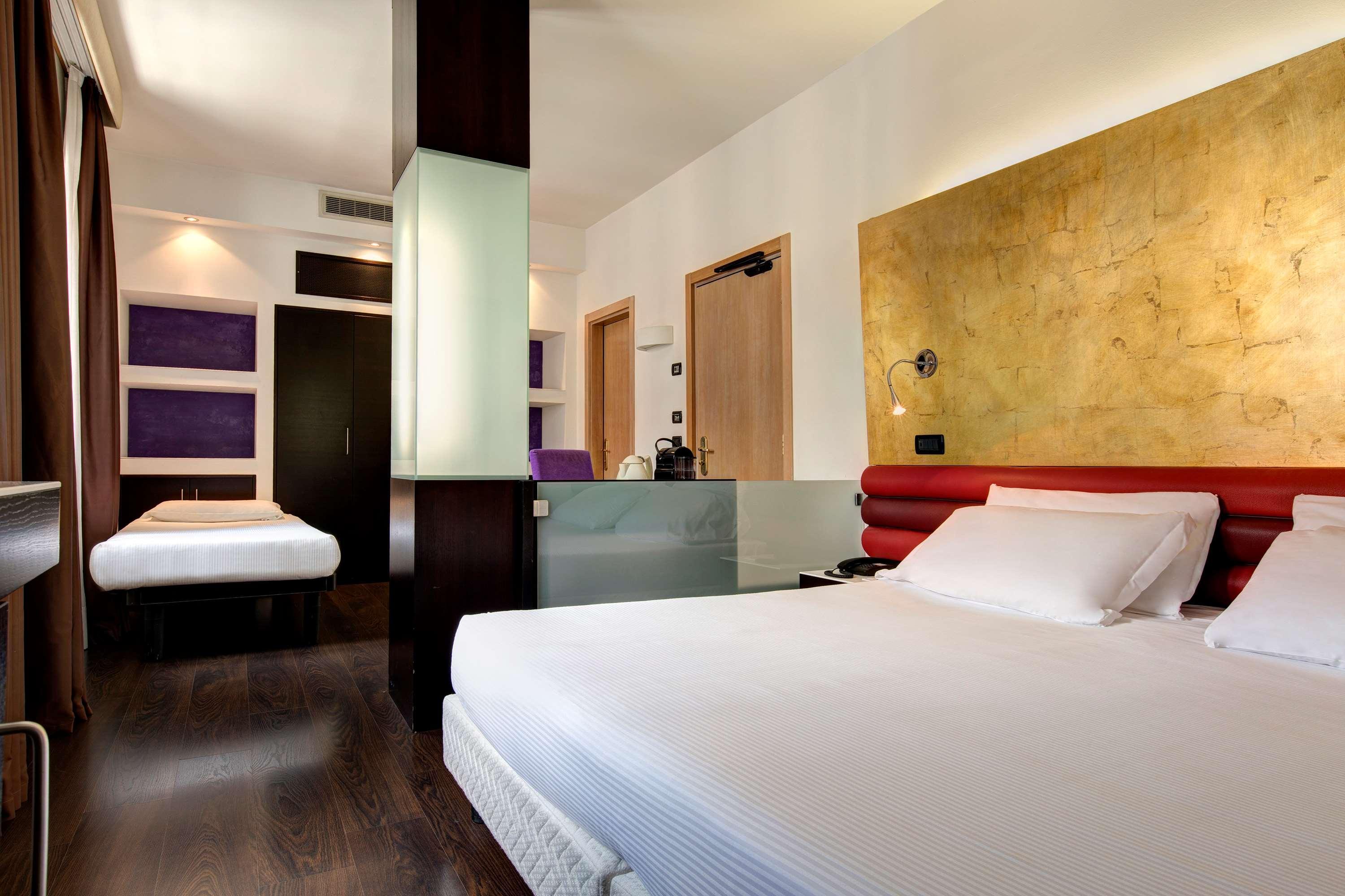Western Tritone Hotel