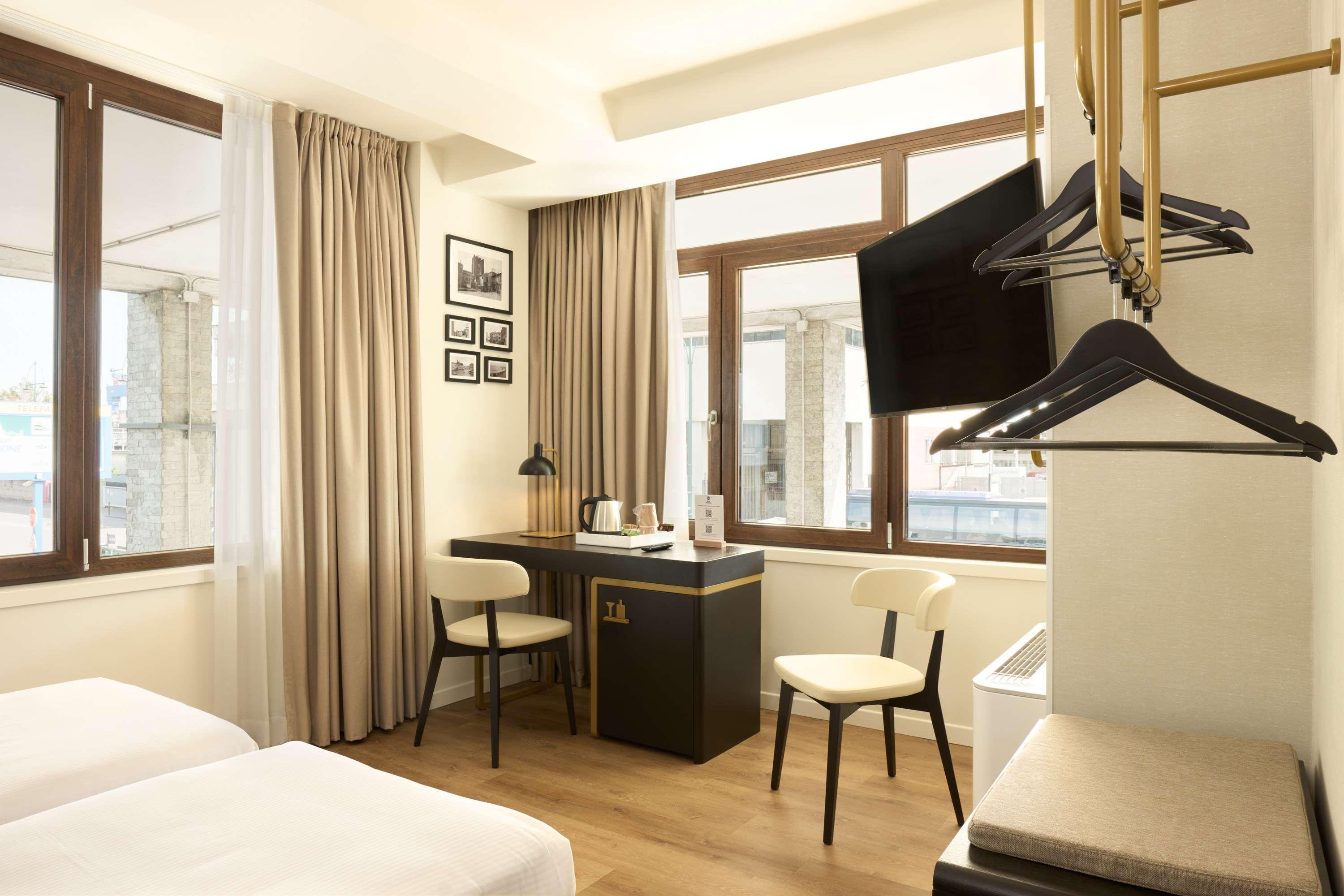 Western Tritone Hotel
