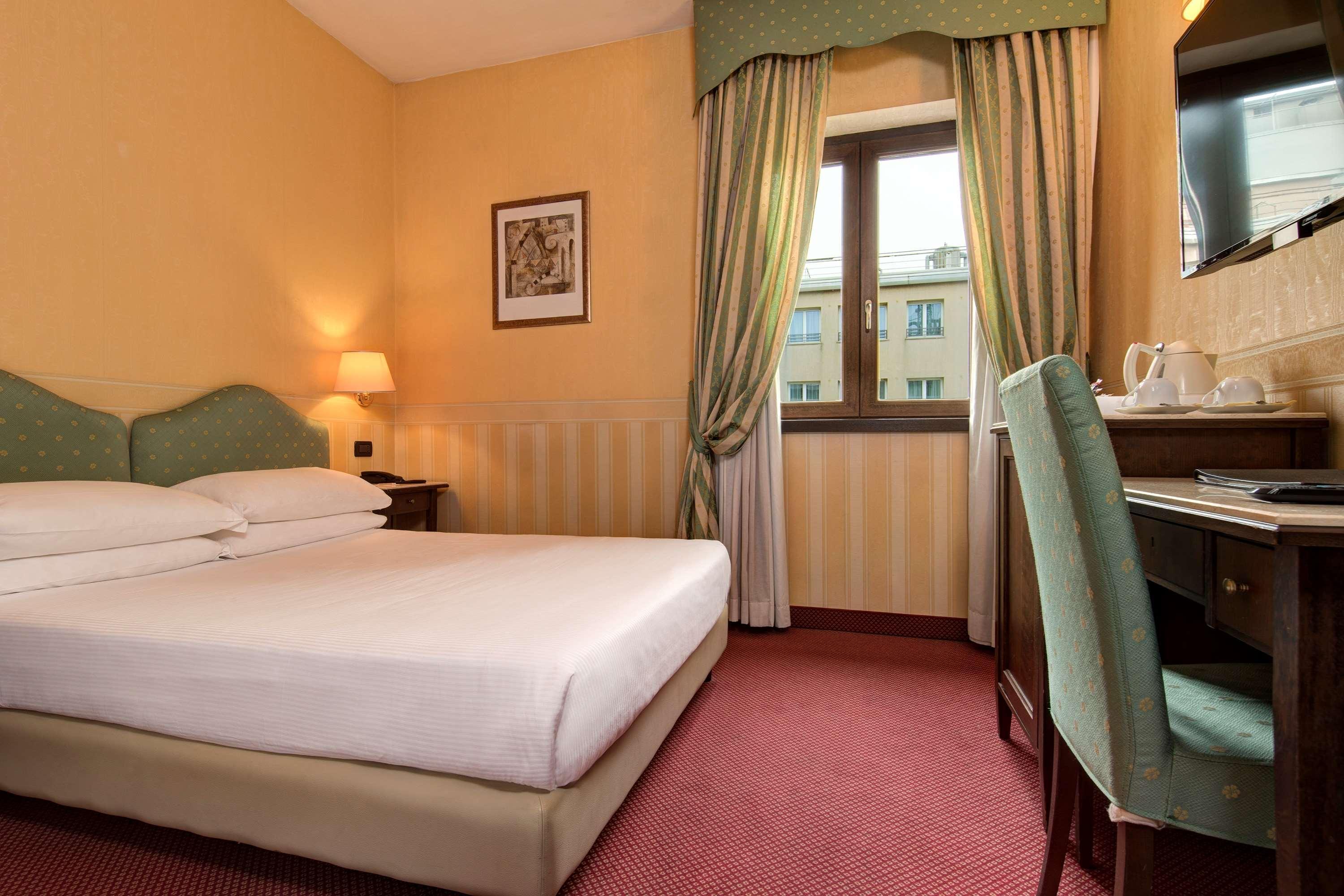 Western Tritone Hotel