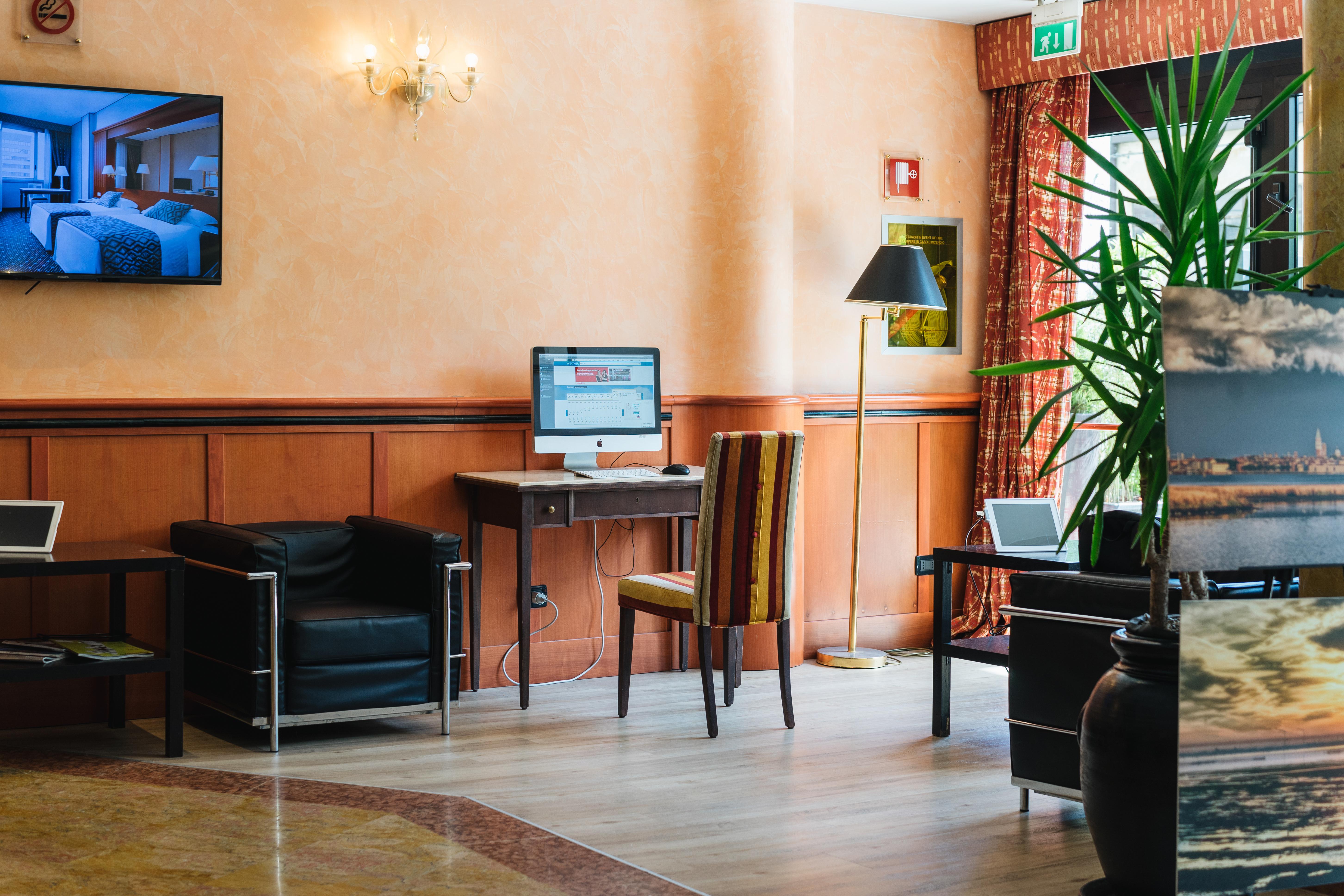 Western Tritone Hotel
