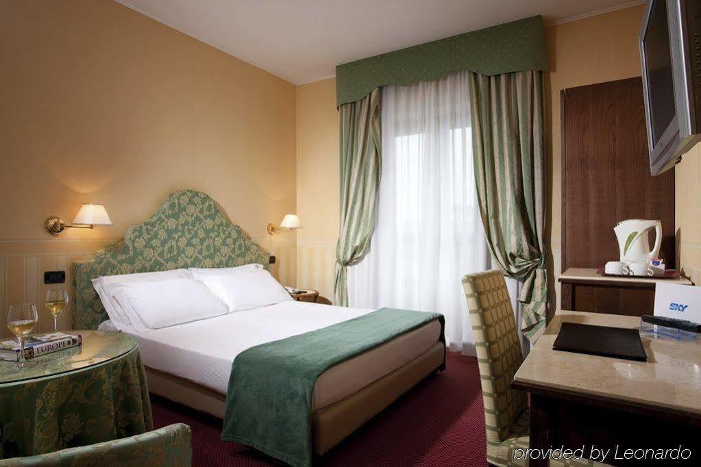 Western Tritone 4*
