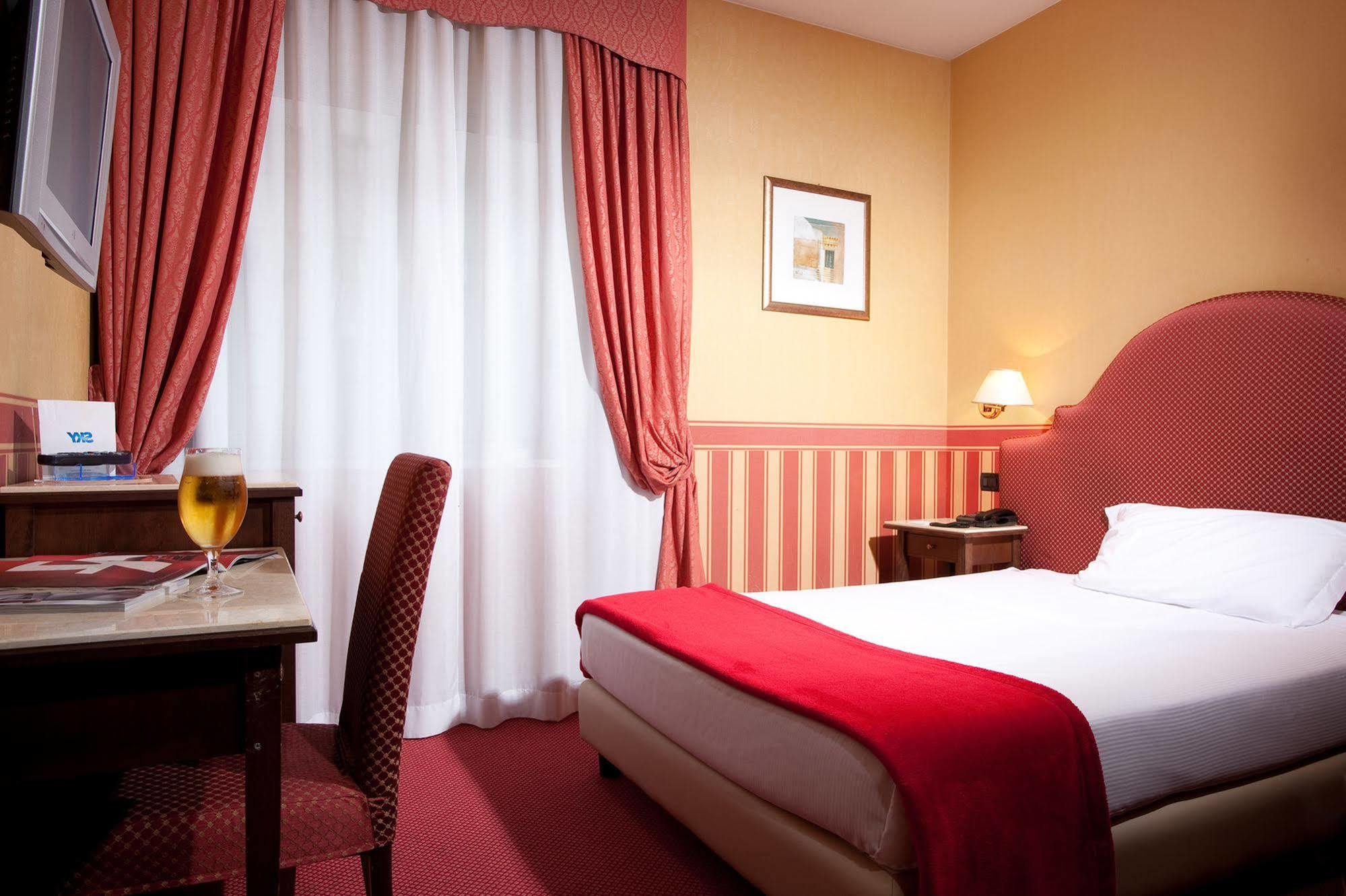 Western Tritone Hotel 4*