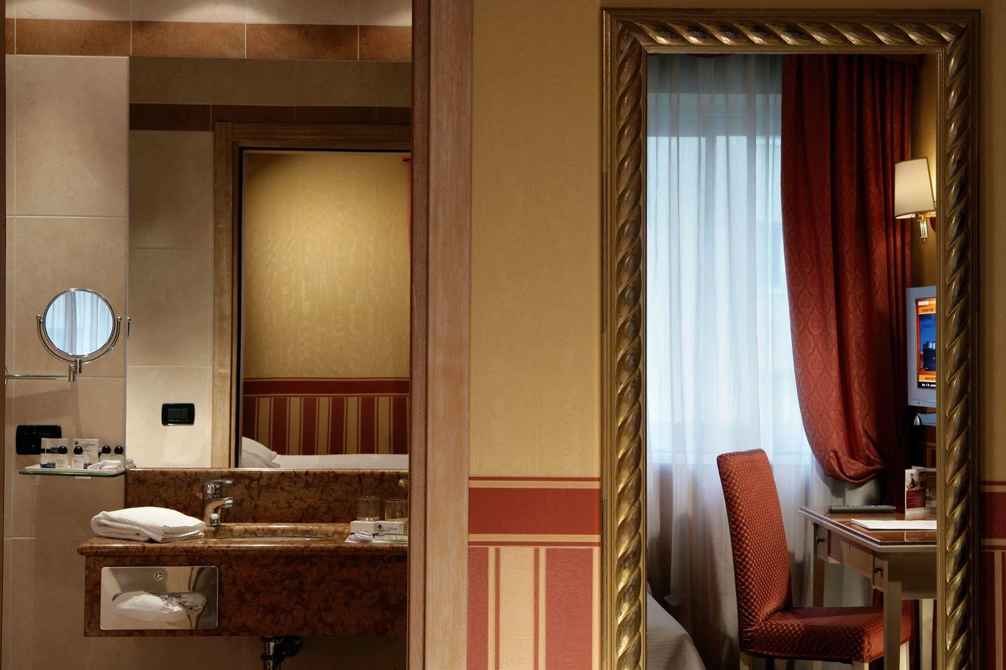 Western Tritone Hotel 4*