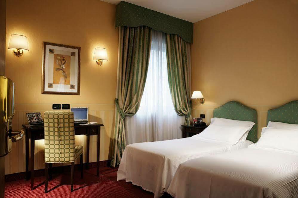 Western Tritone Hotel