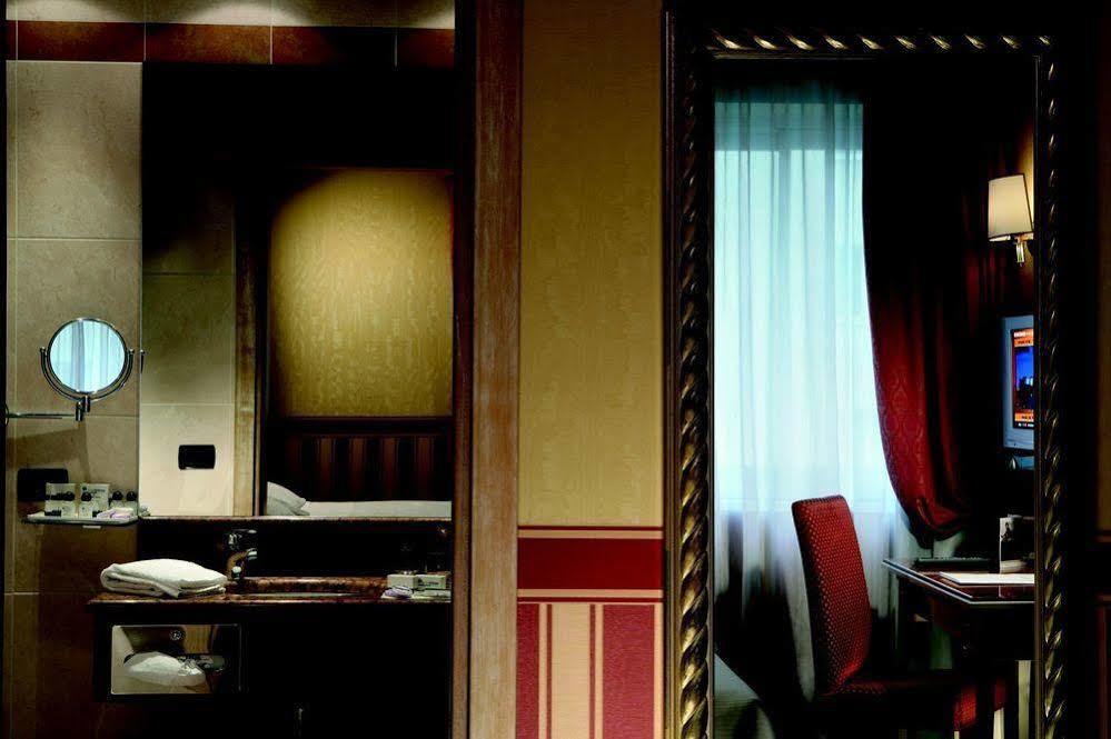 Western Tritone Hotel 4*